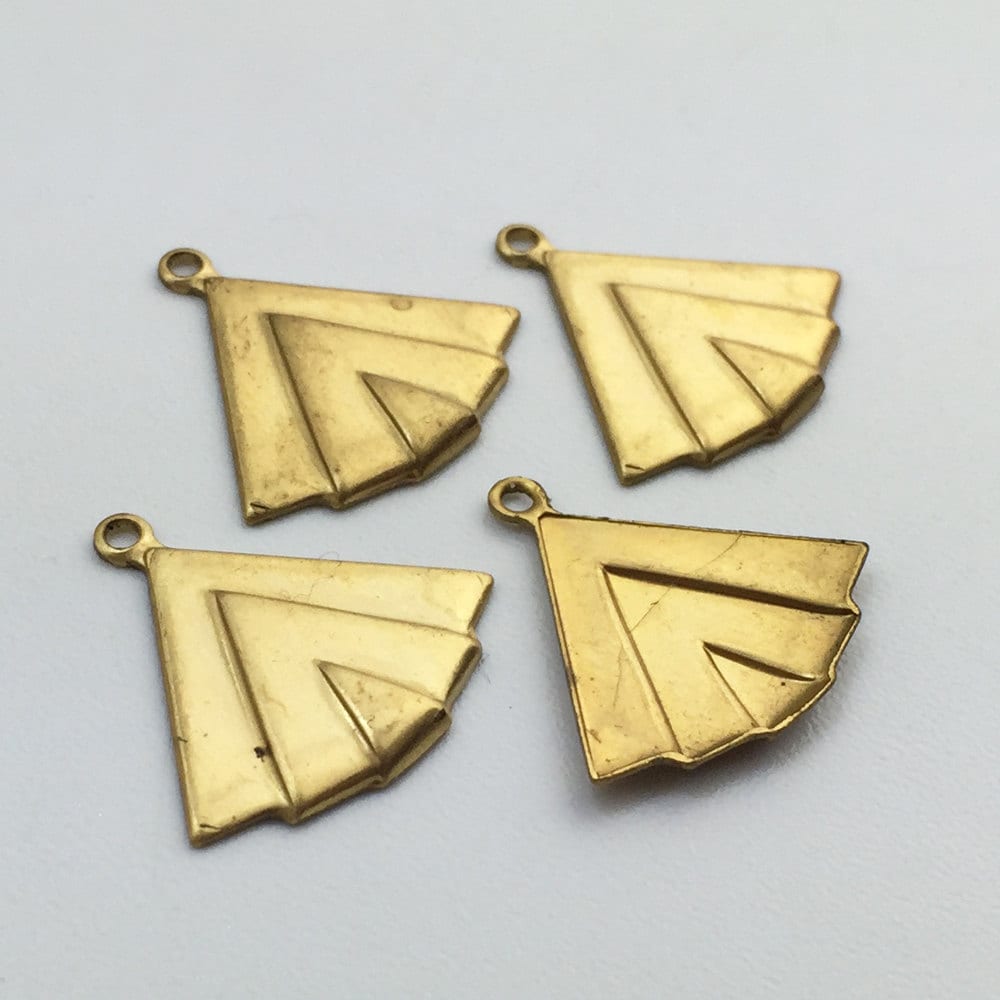 1 Loop Raw Brass Layered Triangle Charm Pendant with Loop (6) mtl391G
