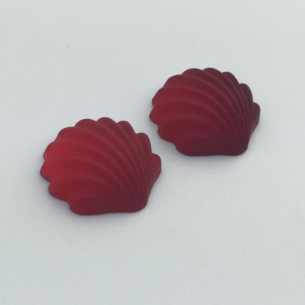 14mm Matte Ruby Ribbed Shell Glass Cabochons (2)