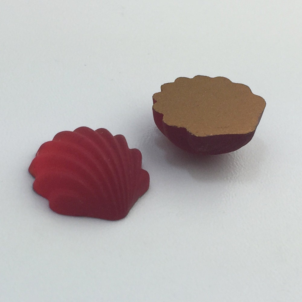 14mm Matte Ruby Ribbed Shell Glass Cabochons (2)