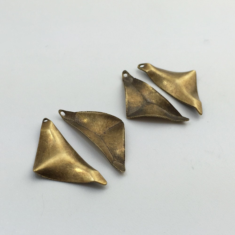 1 Hole Brass Ox Left + Right Crinkle Triangle Pendant Findings 25x12 (8) mtl447D