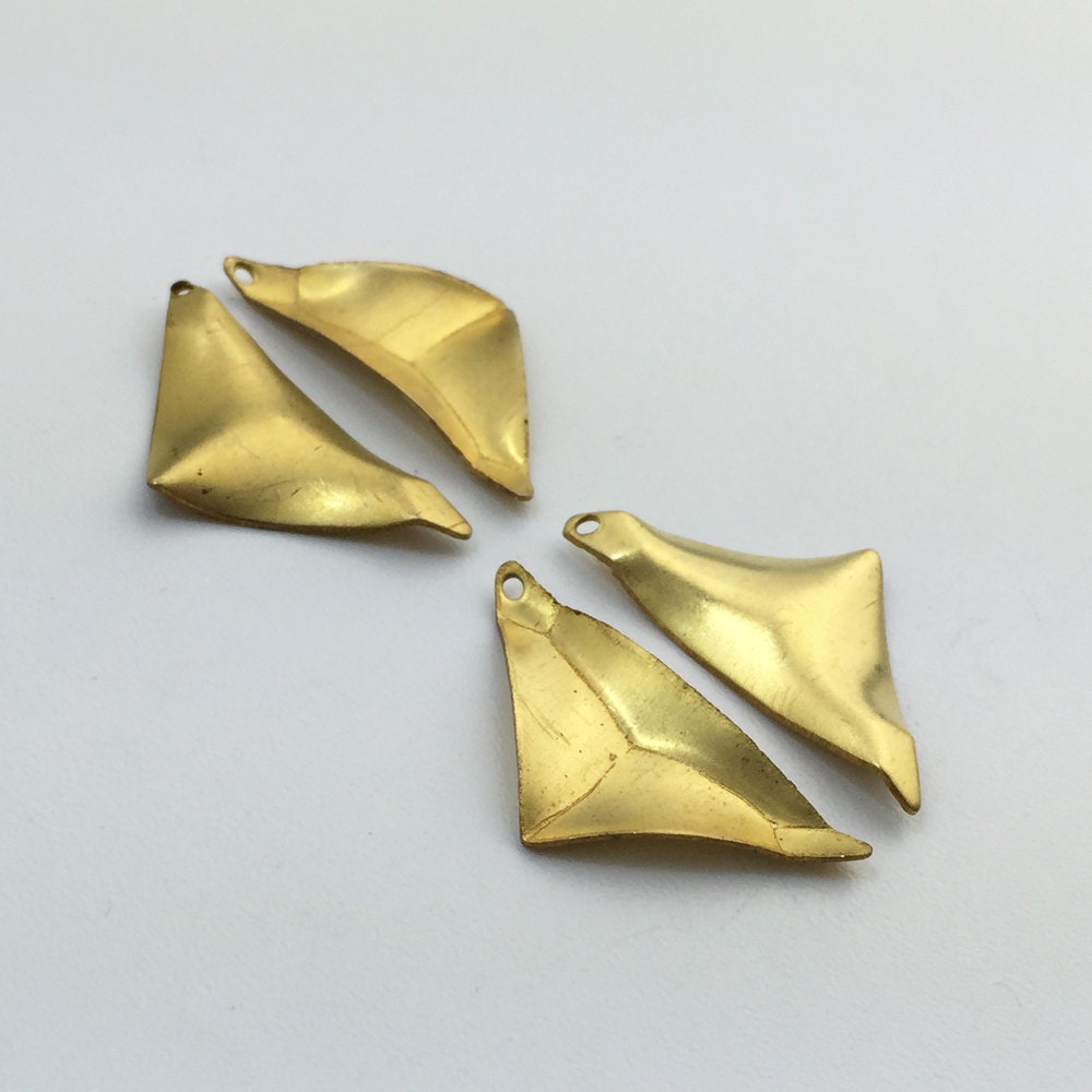 1 Hole Raw Brass Left + Right Crinkle Triangle Pendant Findings 25x12 (8) mtl447C