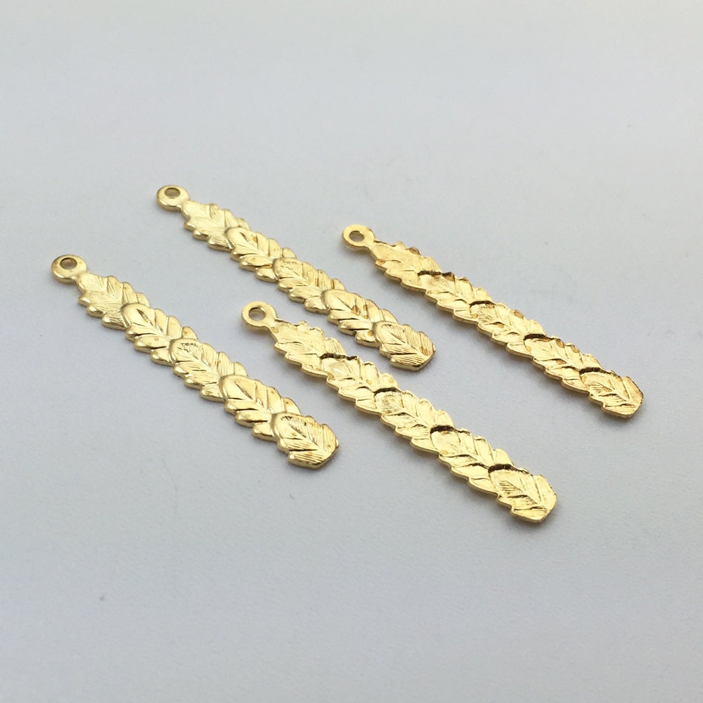Gold Plated 1 Loop 5 Leaf Layered Pendant 35mm (6) mtl506A
