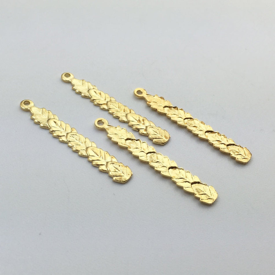 Gold Plated 1 Loop 5 Leaf Layered Pendant 35mm (6) mtl506A