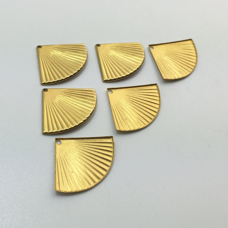 1 Hole Medium Ribbed Fan 27x20mm (6)
