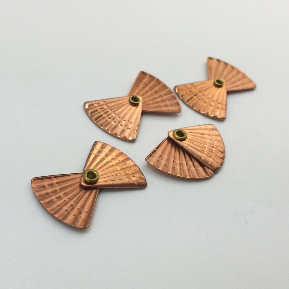 2 Piece Riveted Ribbed Fan 26x18mm (6)