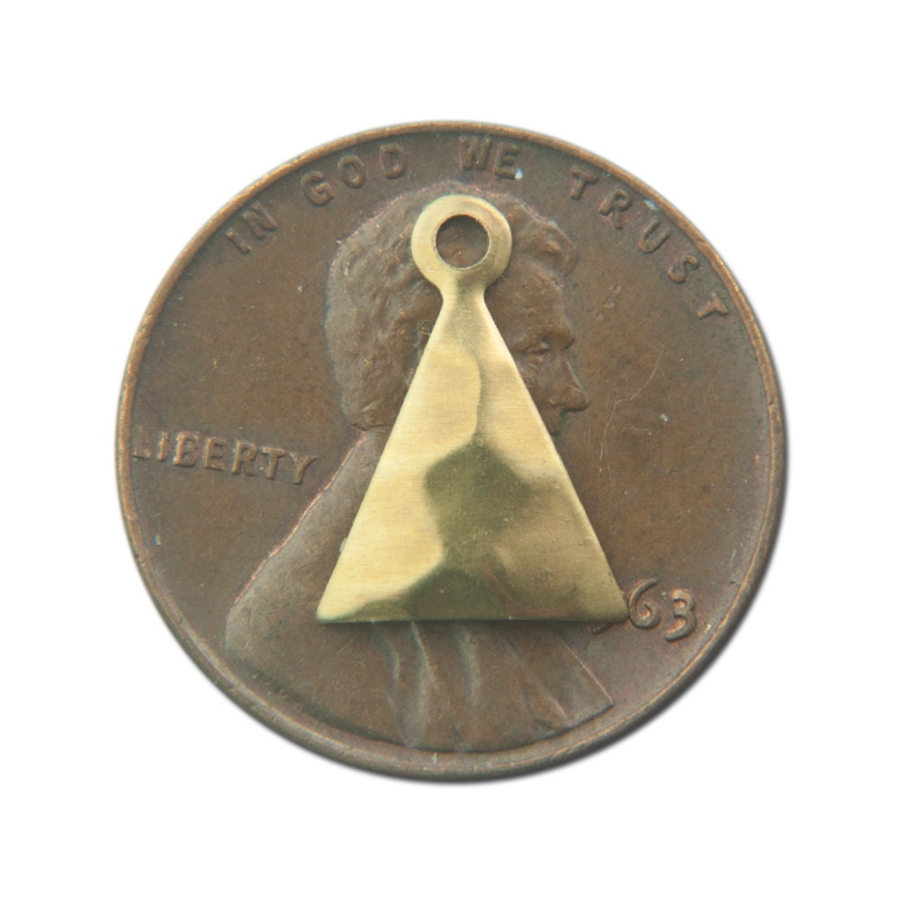 1 loop Hammered Small Raw Brass Triangle 12mmx9mm (16) mtl461A