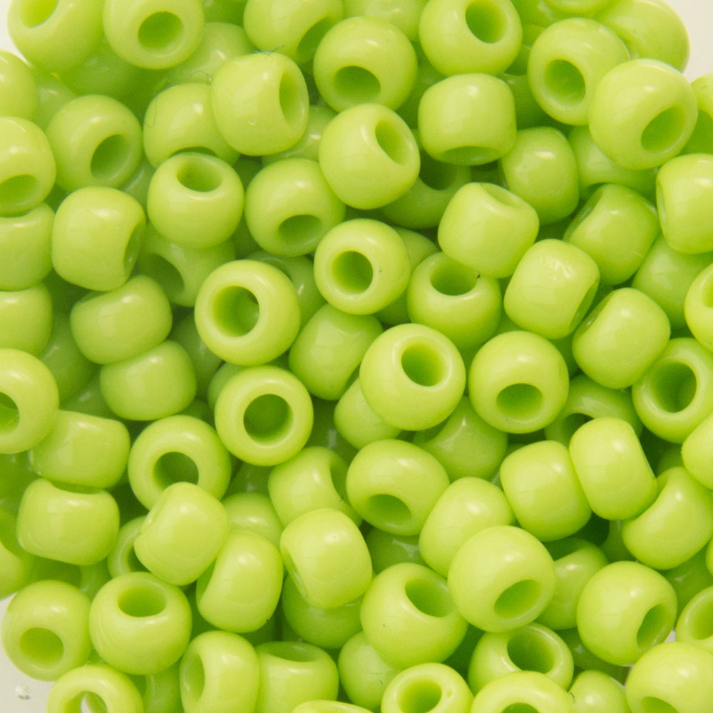 8/0 TOHO ROUND Opaque Sour Apple Seed Bead (8g)