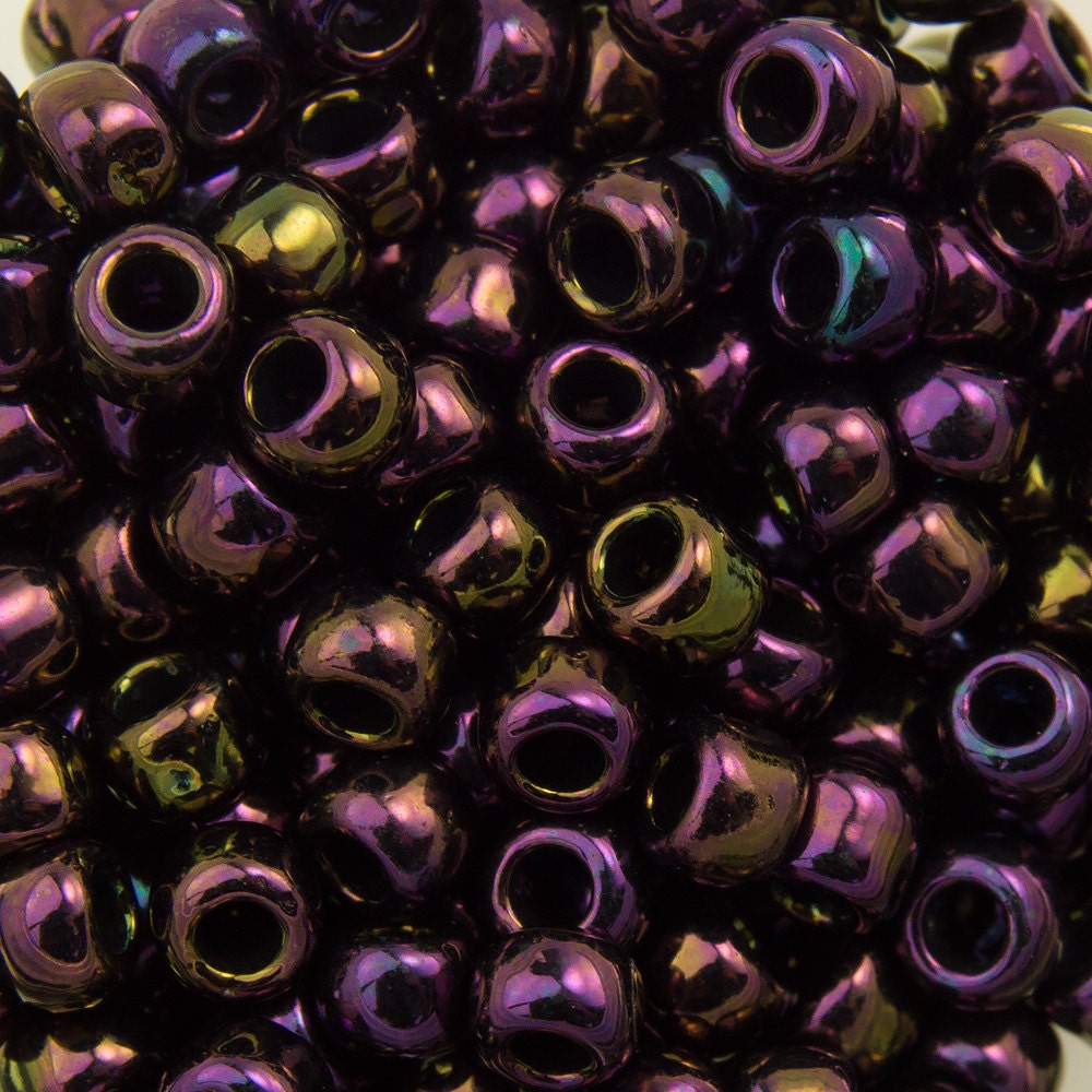 8/0 TOHO ROUND Metallic Iris Purple Seed Bead (8g)