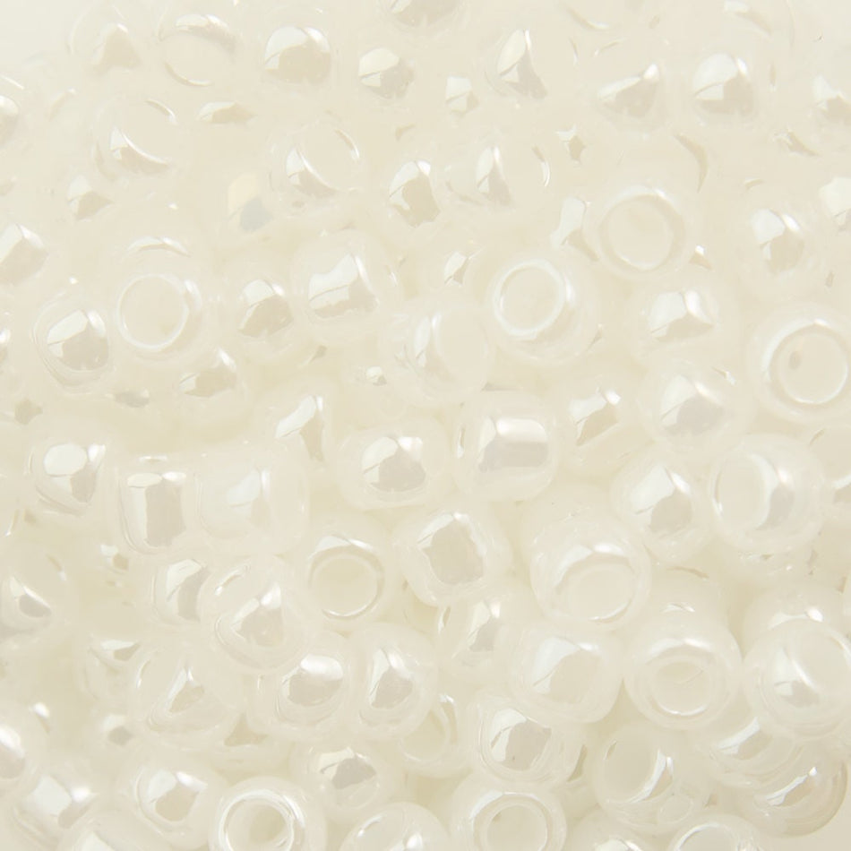 8/0 TOHO ROUND Ceylon Snowflake Seed Bead (8g)