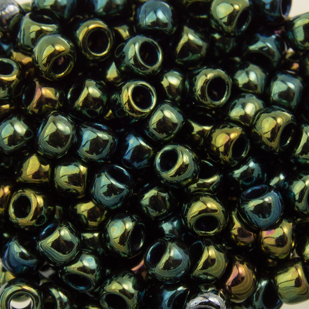 8/0 TOHO ROUND Metallic Iris Green / Brown Seed Bead (8g)