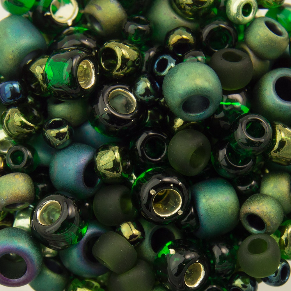 ASSORTED TOHO Seed Bead Bonsai Mix - Green / Black