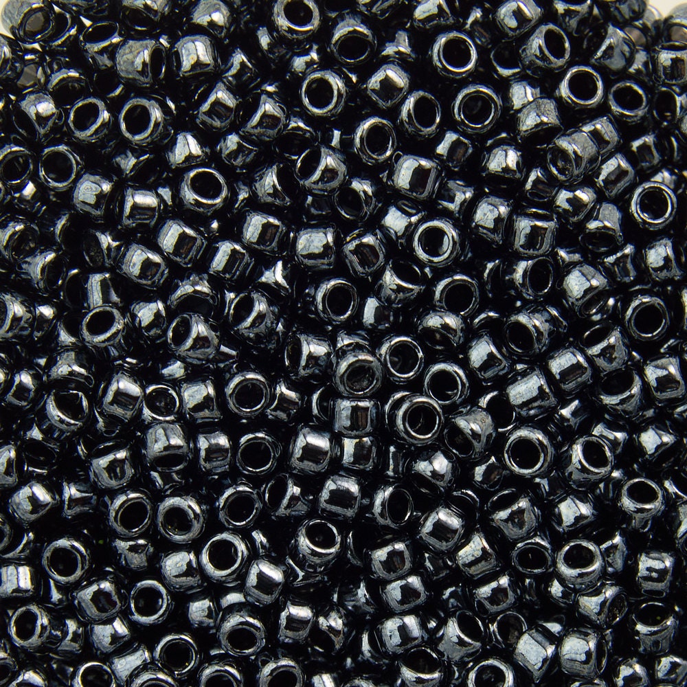 15/0 TOHO ROUND Metallic Hematite Seed Bead (8g)