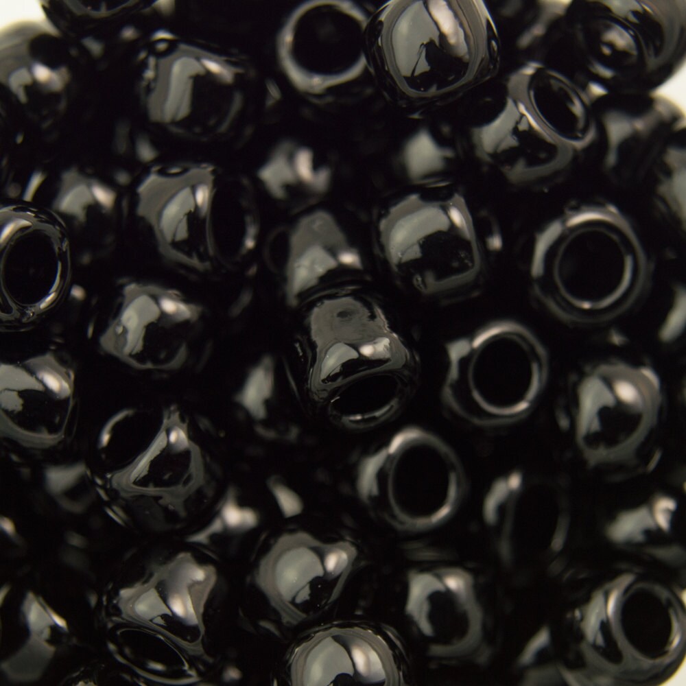 6/0 TOHO ROUND Opaque Jet Seed Bead (8g)