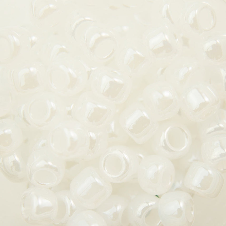 6/0 TOHO ROUND Ceylon Snowflake Seed Bead (8g)