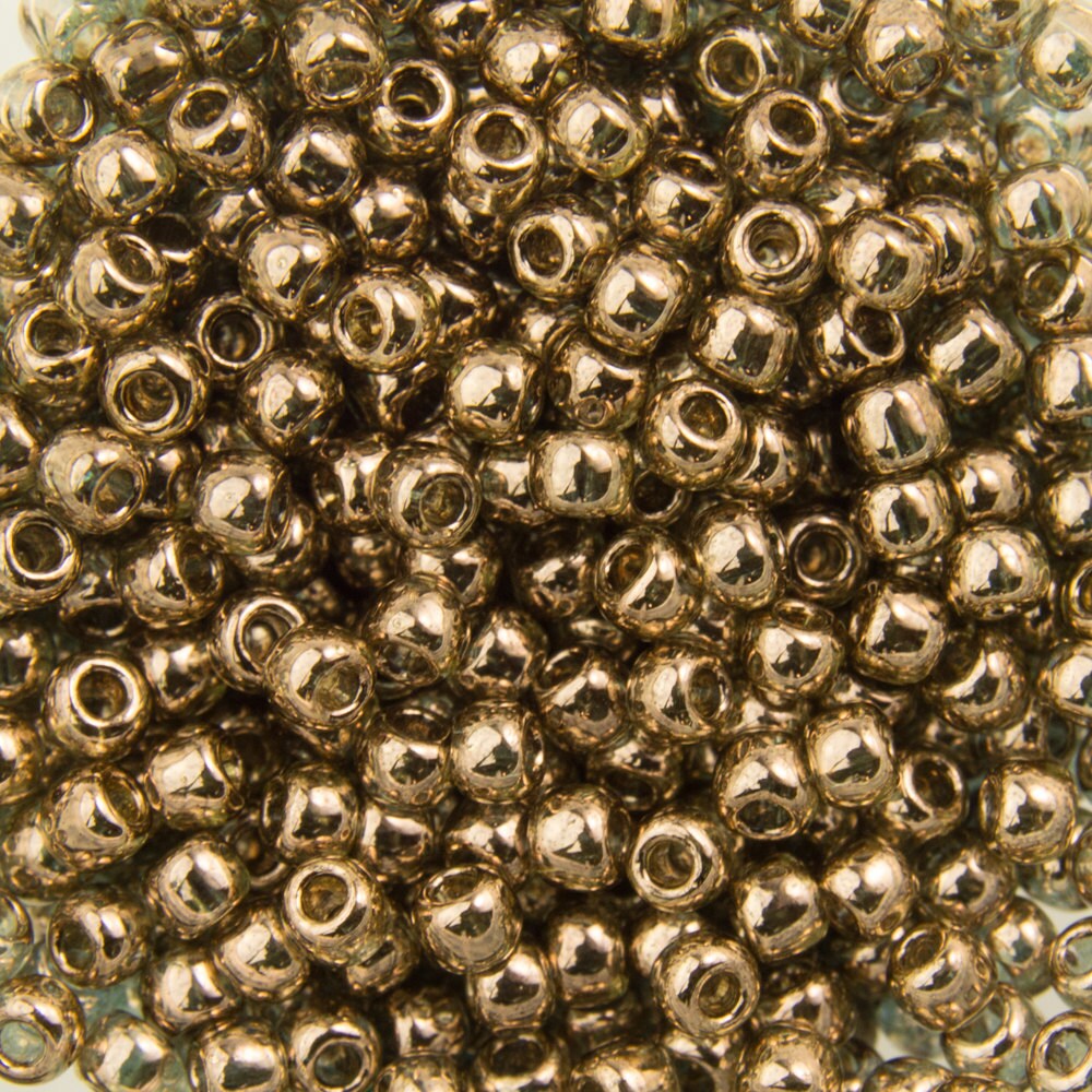 11/0 TOHO ROUND Gold Lustered Montana Blue Seed Bead (8g)