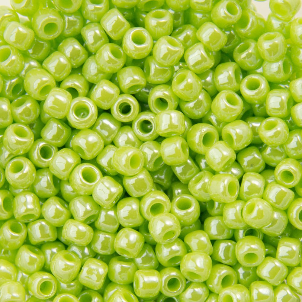 11/0 TOHO ROUND Opaque Lustered Sour Apple Seed Bead (8g)