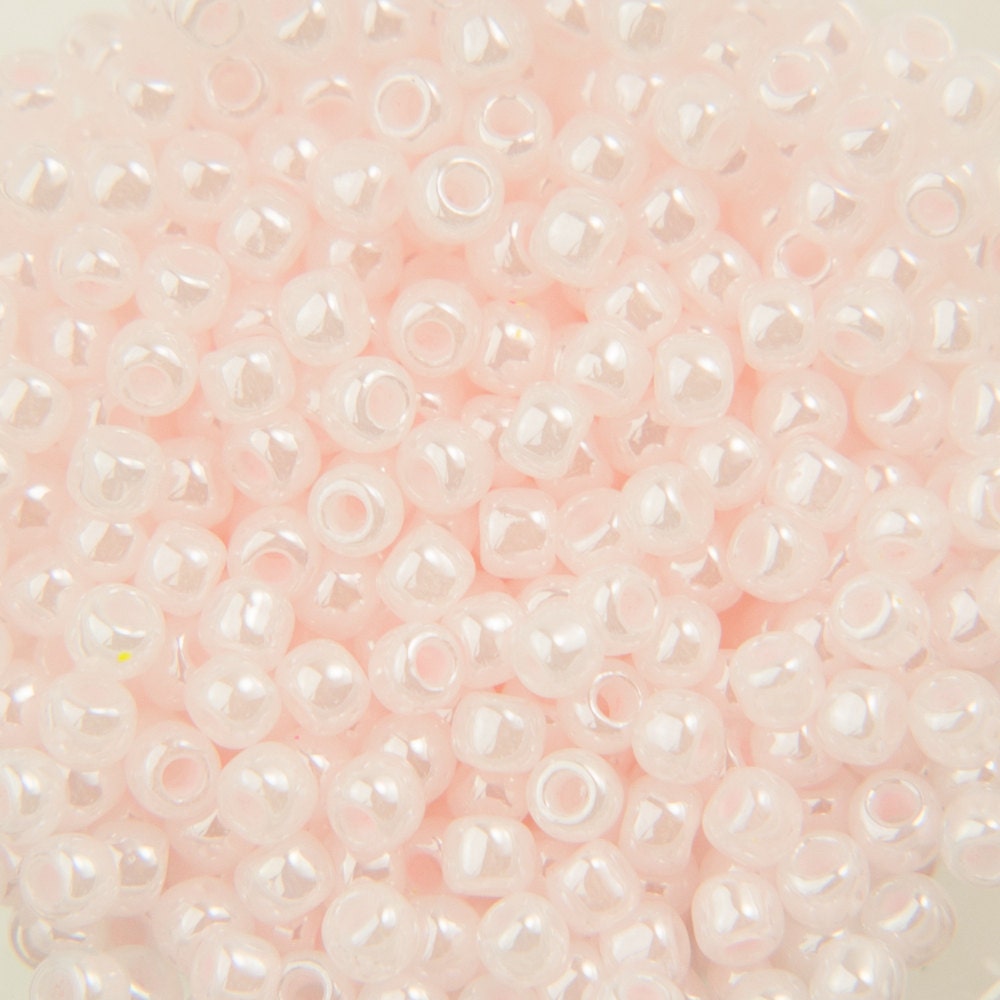 11/0 TOHO ROUND Ceylon Soft Pink Seed Bead (8g)