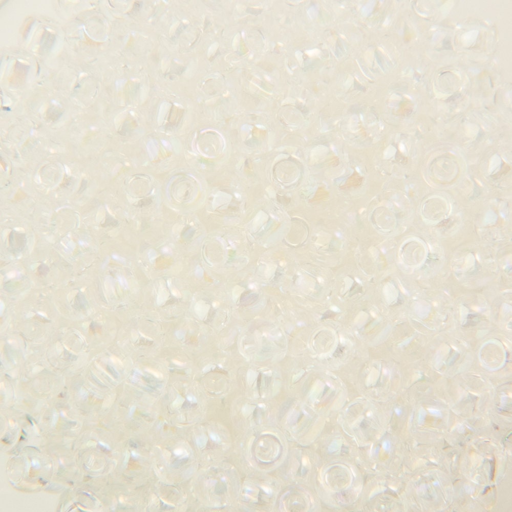 11/0 TOHO ROUND Transparent Rainbow Crystal Seed Bead (8g)