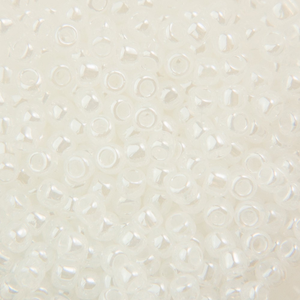 11/0 TOHO ROUND Ceylon Snowflake Seed Bead (8g)