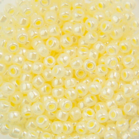 11/0 TOHO ROUND Ceylon Banana Cream Seed Bead (8g)