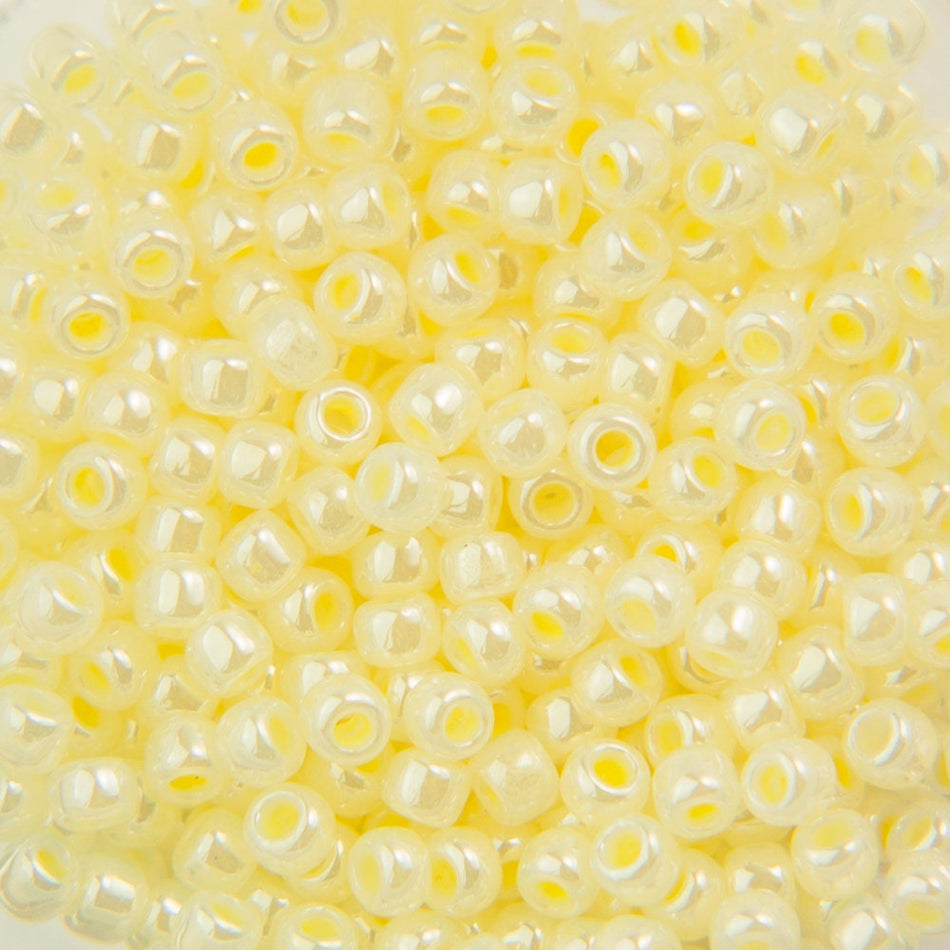 11/0 TOHO ROUND Ceylon Banana Cream Seed Bead (8g)
