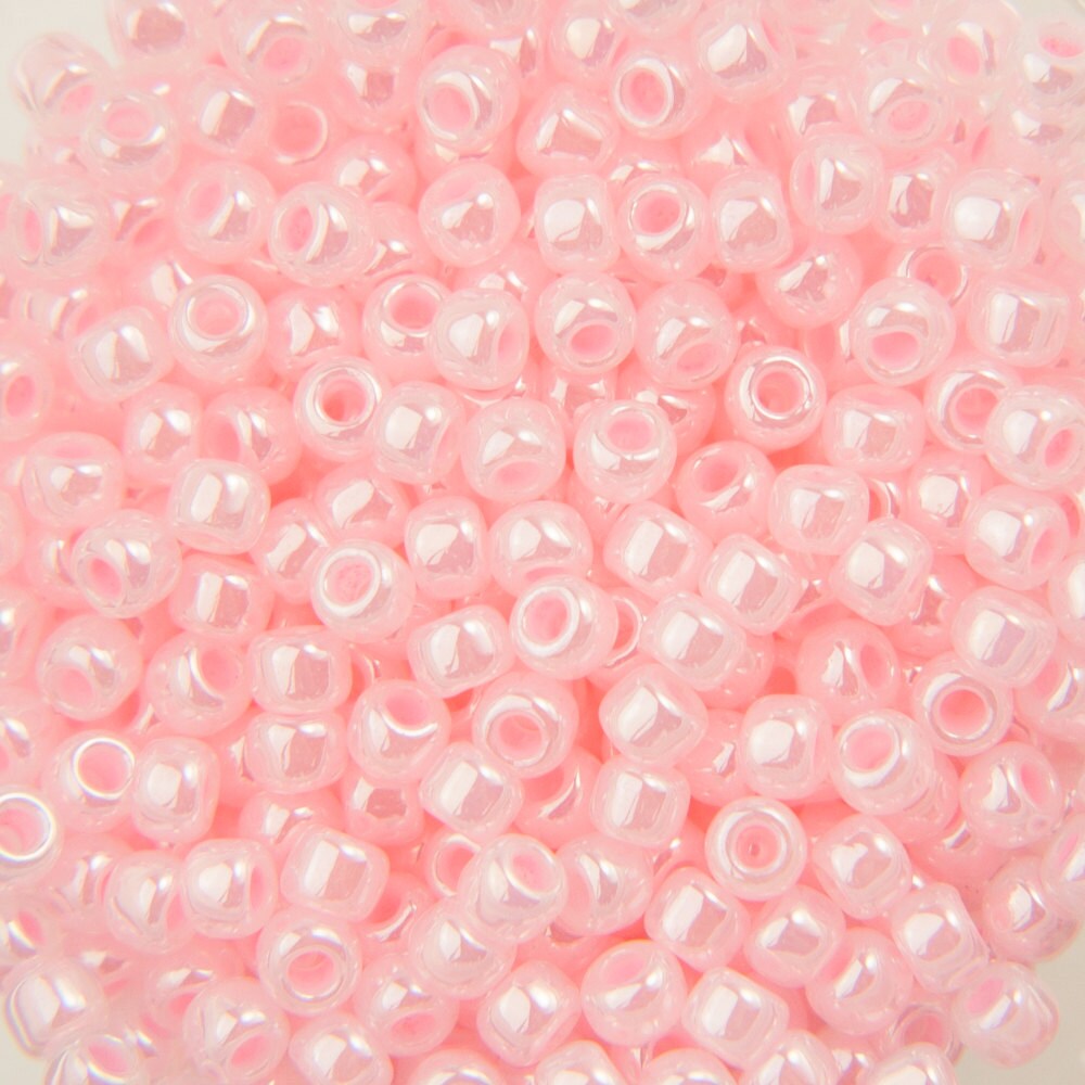 11/0 TOHO ROUND Ceylon Innocent Pink Seed Bead (8g)
