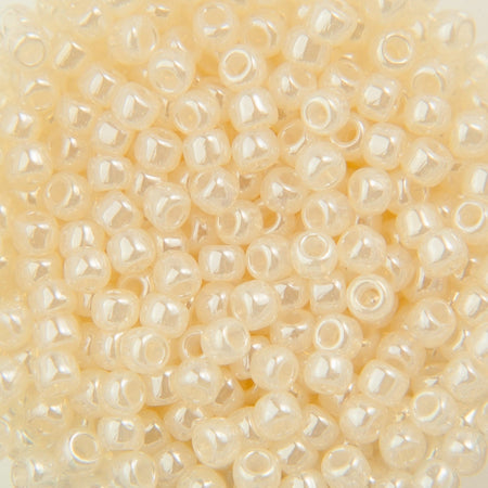 11/0 TOHO ROUND Ceylon Light Ivory Seed Bead (8g)