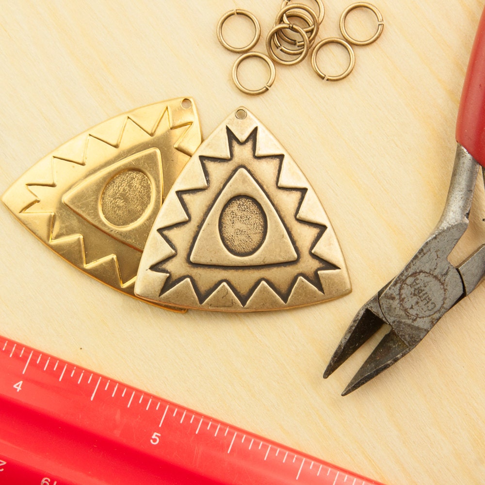 1 Hole Raw Brass Southwestern Drop / Pendant with Setting 38mm (4) mtl469A
