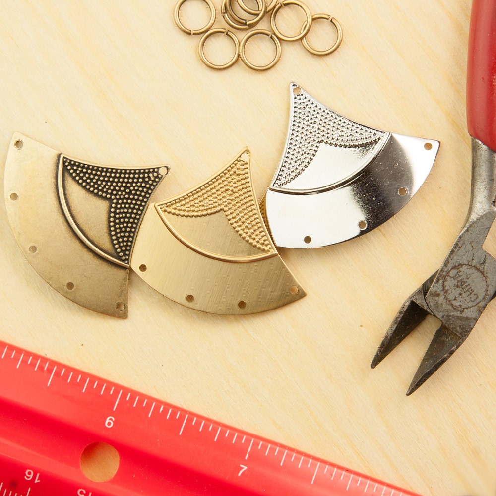 6 Hole Brass Ox Dapped Triangle Tribal Pendant Connector (4) mtl180E