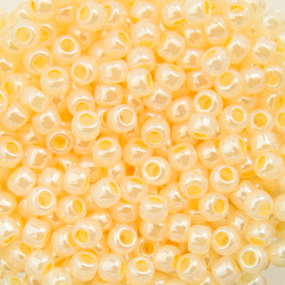 11/0 TOHO ROUND Ceylon Custard Seed Bead (8g)