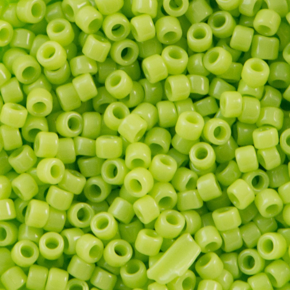 15/0 TOHO ROUND Opaque Sour Apple Seed Bead (8g)