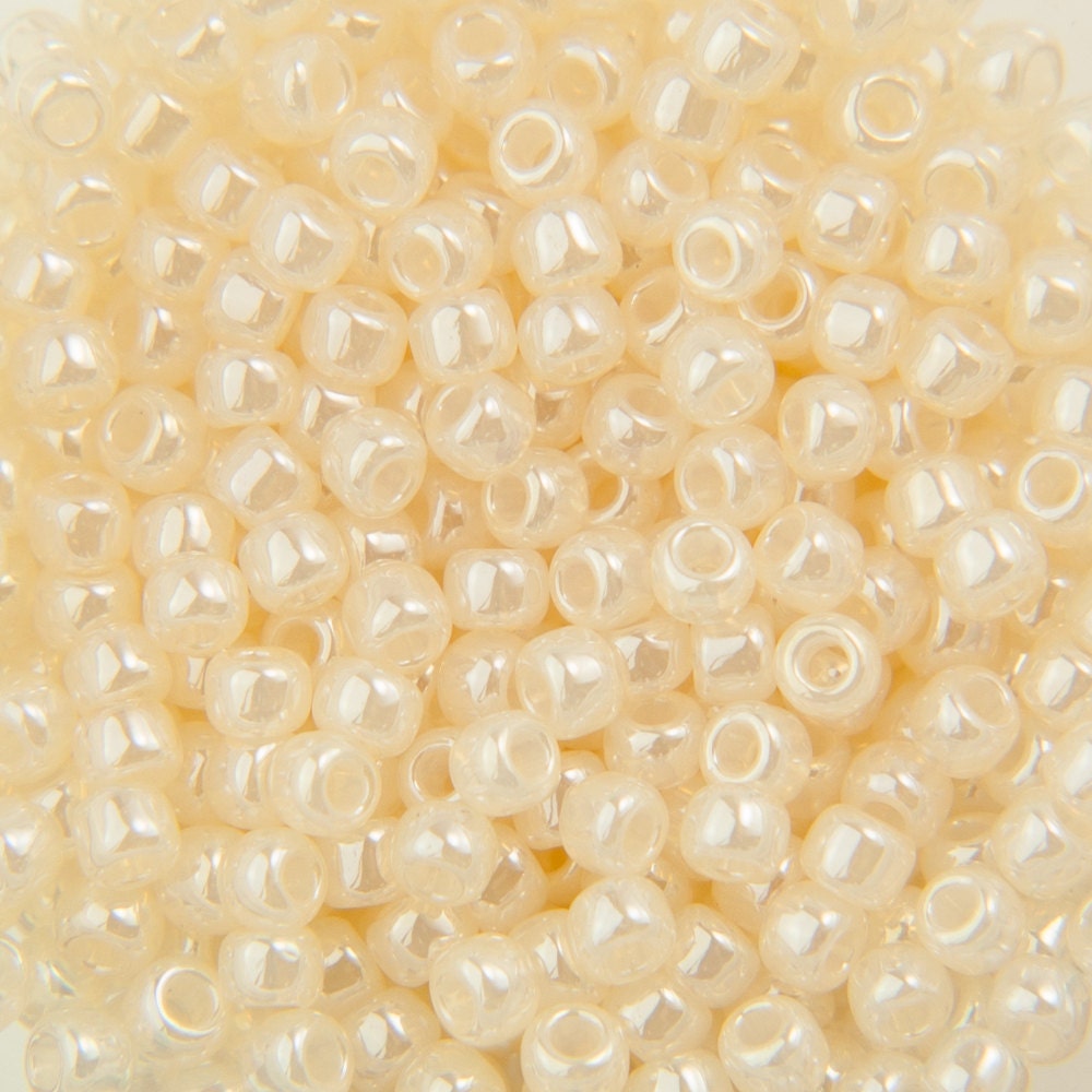 6/0 TOHO ROUND Ceylon Light Ivory Seed Bead (8g)