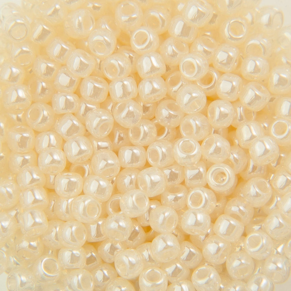 6/0 TOHO ROUND Ceylon Light Ivory Seed Bead (8g)