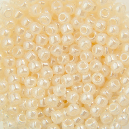 8/0 TOHO ROUND Ceylon Light Ivory Seed Bead (8g)
