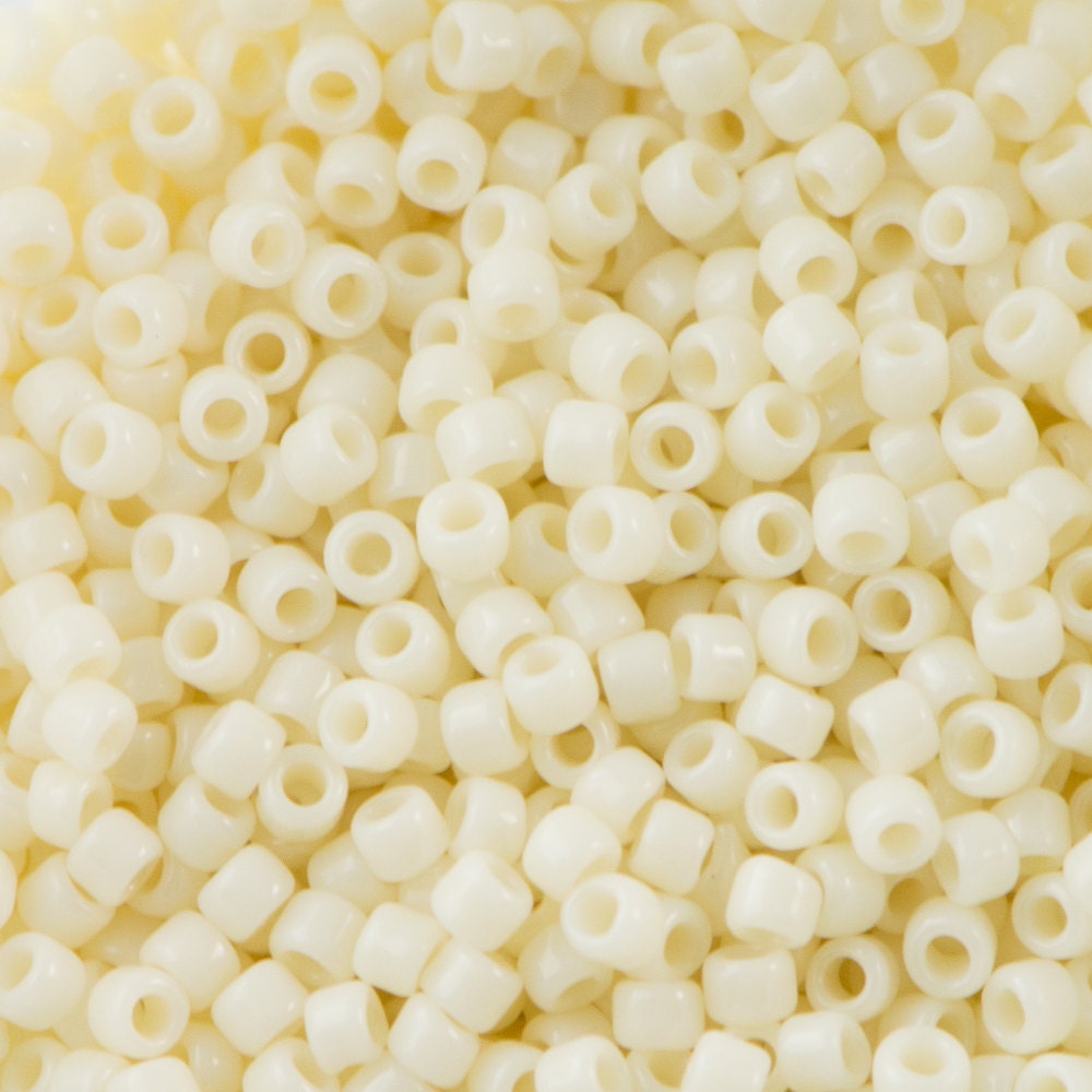 15/0 TOHO ROUND Opaque Light Beige Seed Bead (8g)