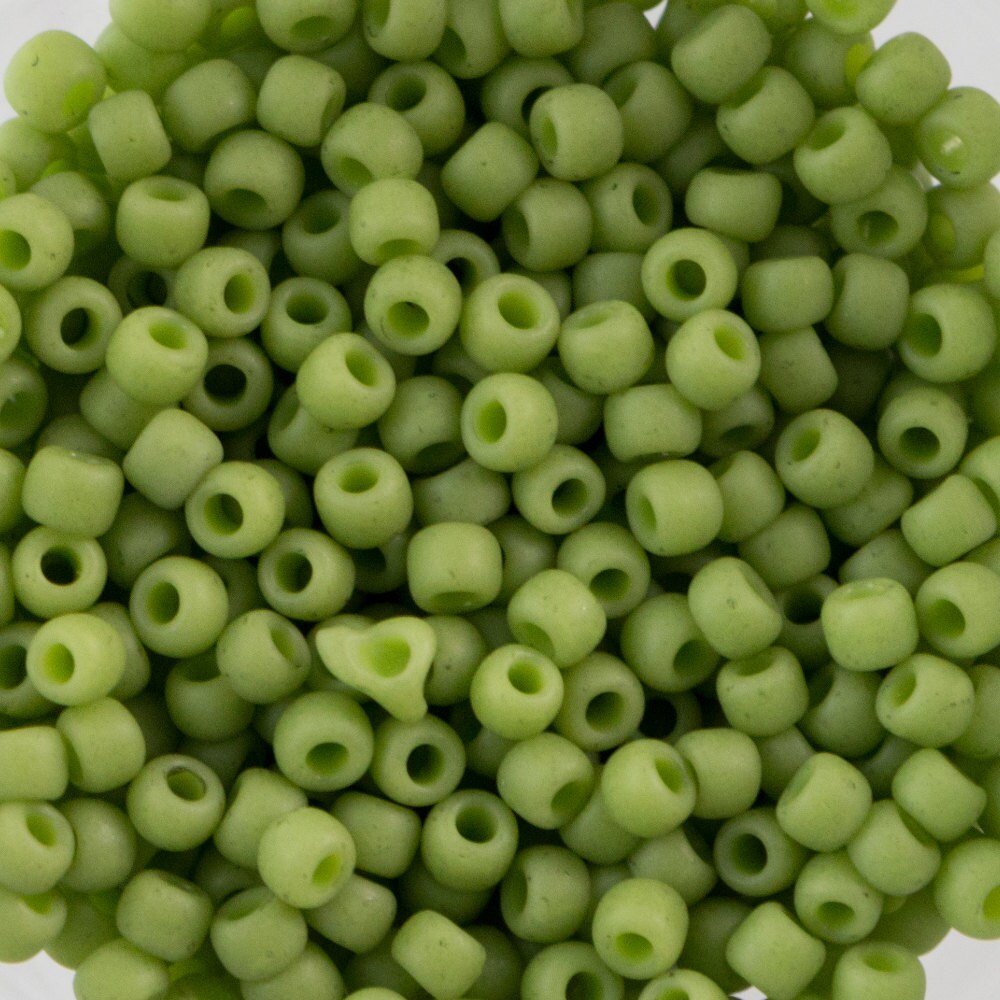 11/0 TOHO ROUND Semi Glazed Honeydew Seed Bead (8g)