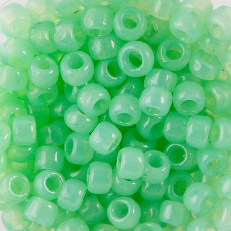 8/0 TOHO ROUND Milky Kiwi Seed Bead (8g)
