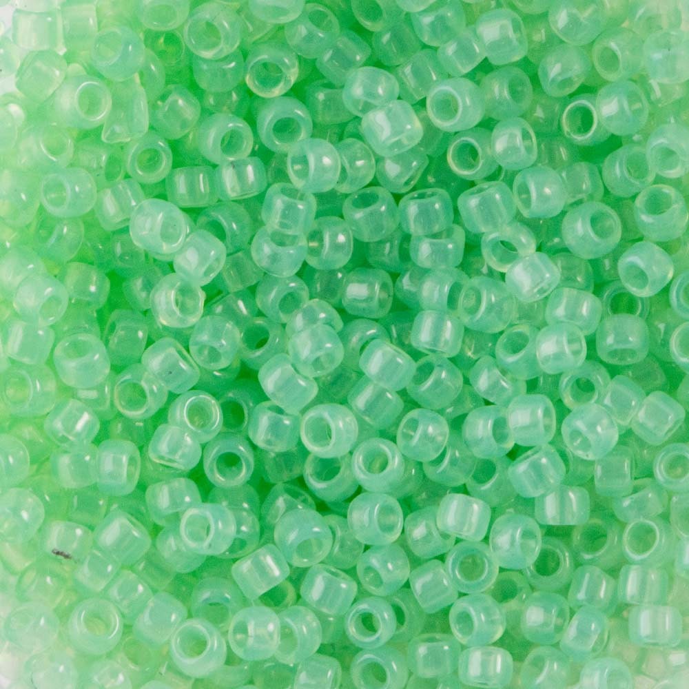 15/0 TOHO ROUND Milky Kiwi Seed Bead (8g)