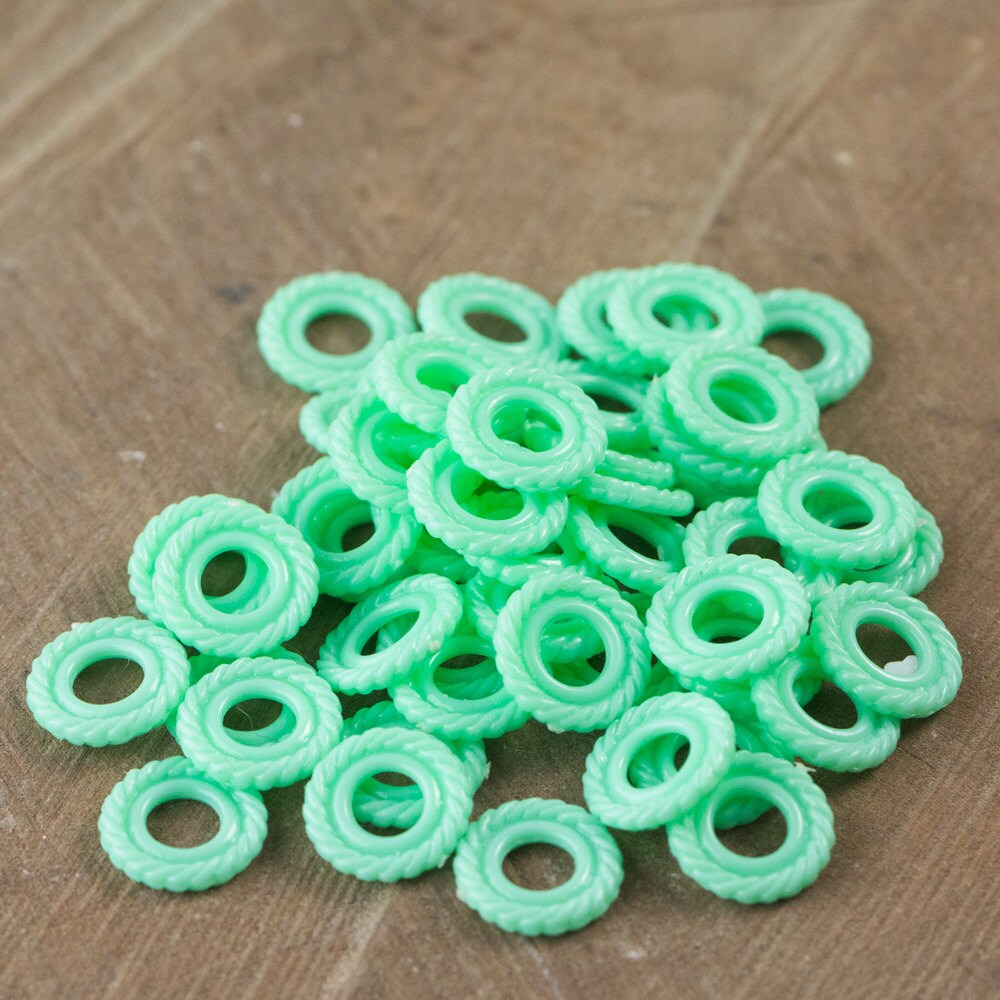 Vintage Mint Green Plastic Ring Beads bds002