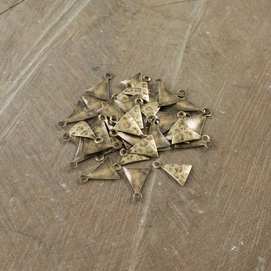 1 loop Hammered Small Brass Ox Triangle 12mmx9mm (16) mtl461B