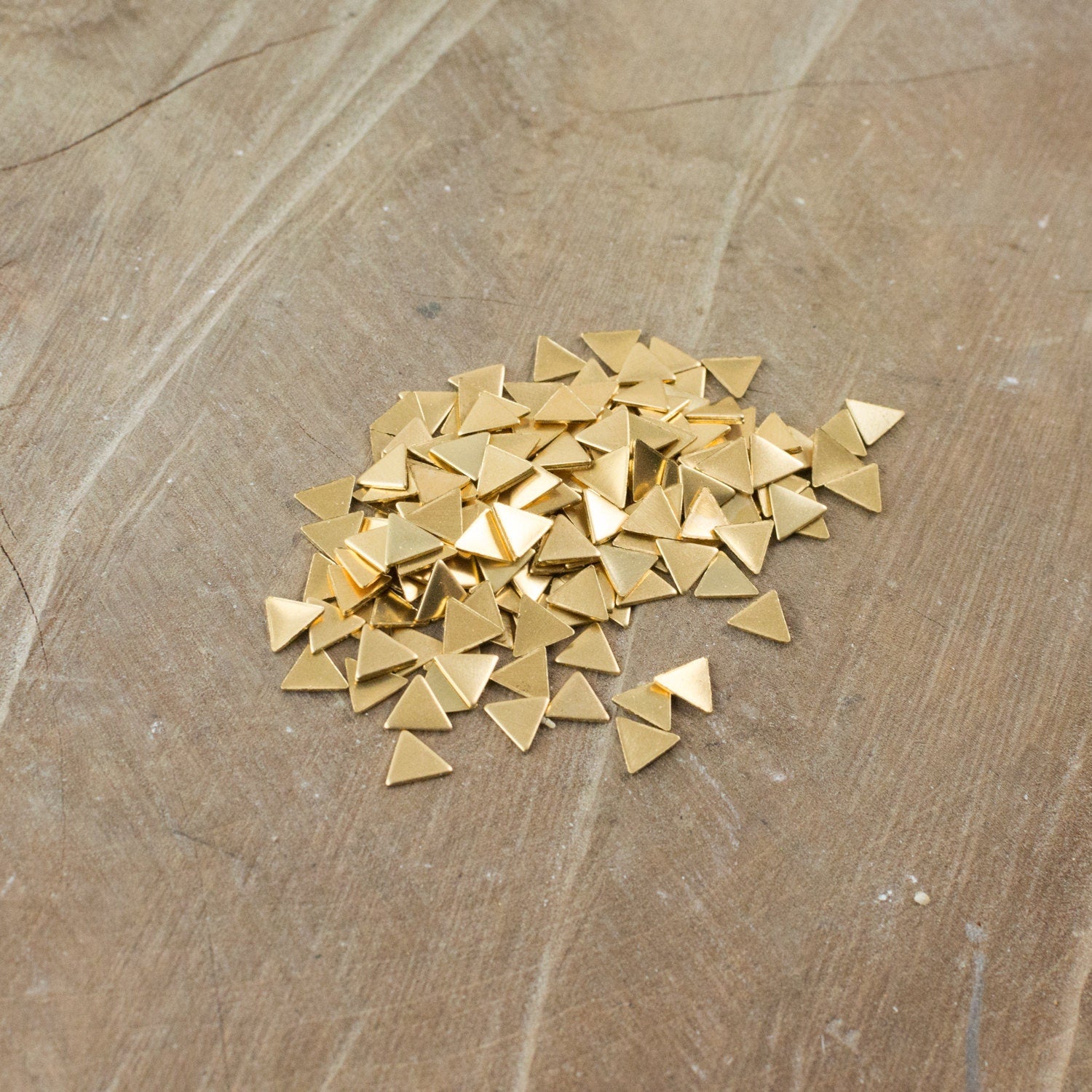 No Hole Small Raw Brass Triangle 6mm (20) mtl503B